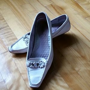 Hush Puppy Lether  white shoes size 7.5